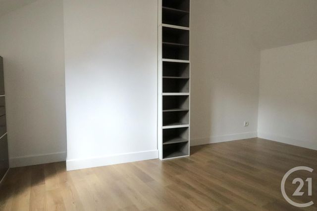 Appartement F1 à louer - 1 pièce - 14.0 m2 - BOUGIVAL - 78 - ILE-DE-FRANCE - Century 21 M.B Immo Appartement F1 à louer - 1 pièce - 14.0 m2 - BOUGIVAL - 78 - ILE-DE-FRANCE - Century 21 M.B Immo