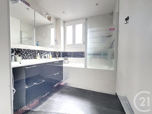 Afficher la photo en grand Appartement F5 à vendre - 5 pièces - 88.79 m2 - LA CELLE ST CLOUD - 78 - ILE-DE-FRANCE - Century 21 M.B Immo