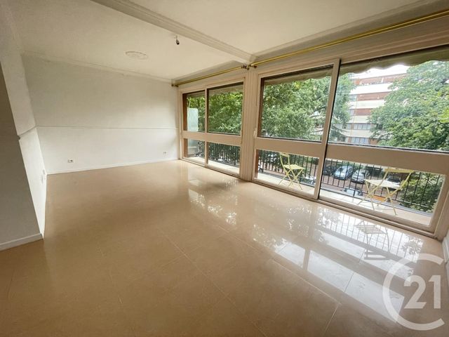 Appartement F3 à louer LA CELLE ST CLOUD