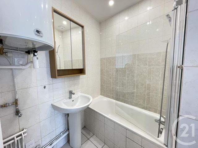 Appartement F3 à louer - 2 pièces - 50.0 m2 - RUEIL MALMAISON - 92 - ILE-DE-FRANCE - Century 21 M.B Immo