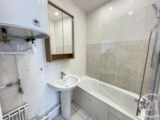 Appartement F3 à louer - 2 pièces - 50.0 m2 - RUEIL MALMAISON - 92 - ILE-DE-FRANCE - Century 21 M.B Immo